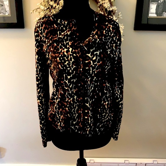 Adorable leopard print cardigan. - Picture 1 of 7